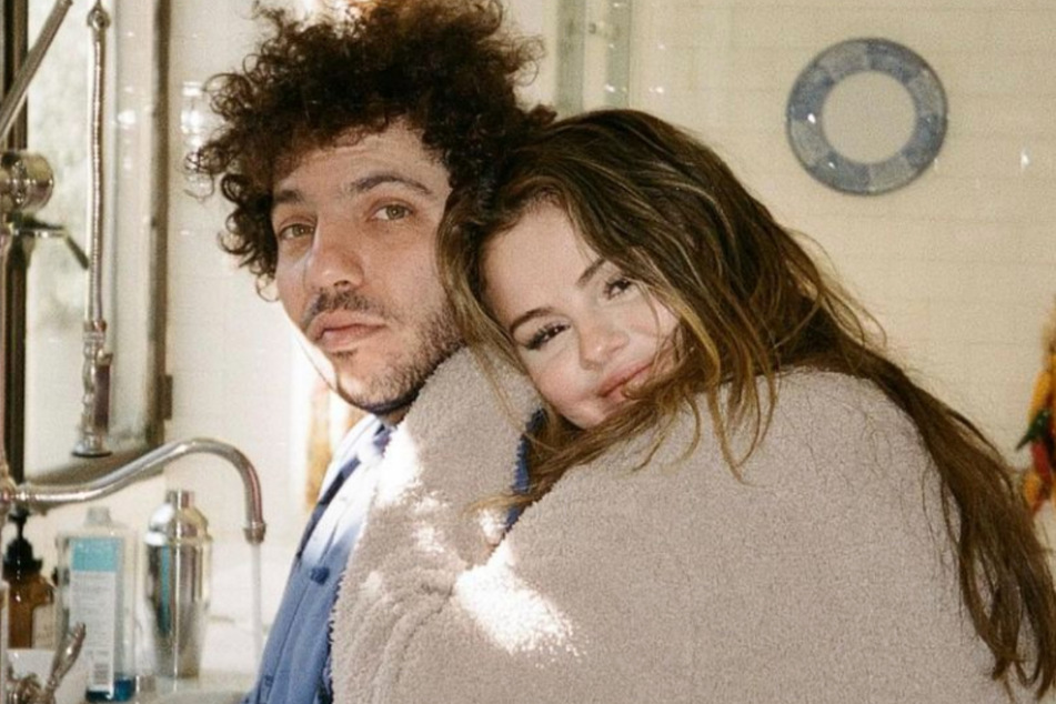 Selena Gomez (r.) and Benny Blanco went public with their romance in December 2023.