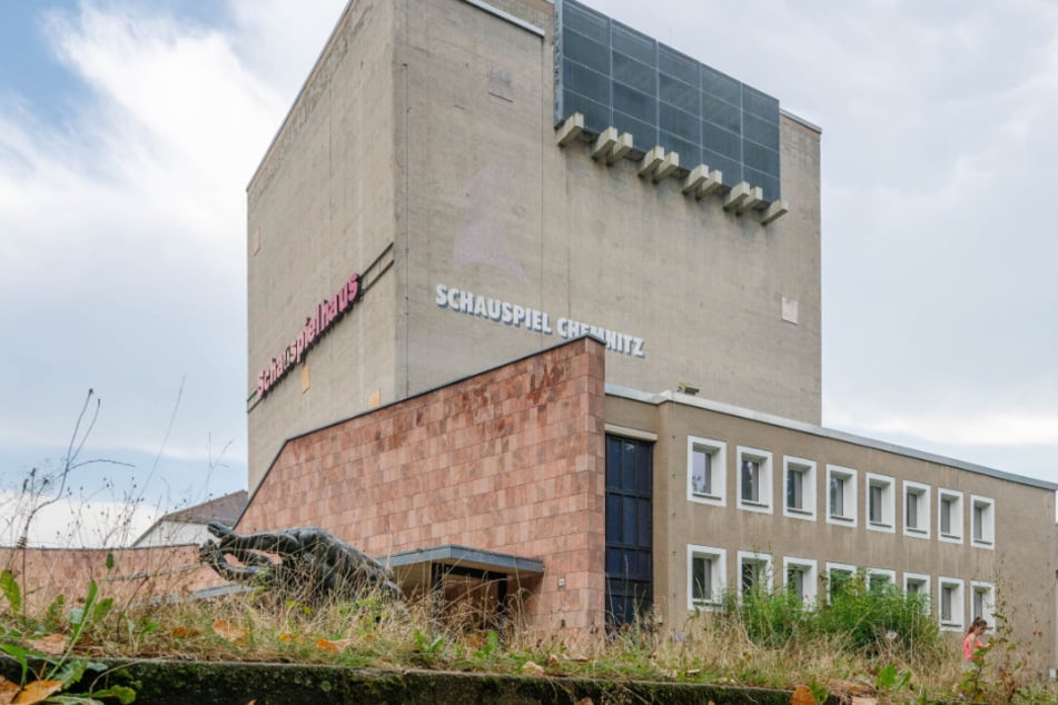 Das geschlossene Schauspielhaus in der Zieschestraße gibt ein trauriges Bild ab.