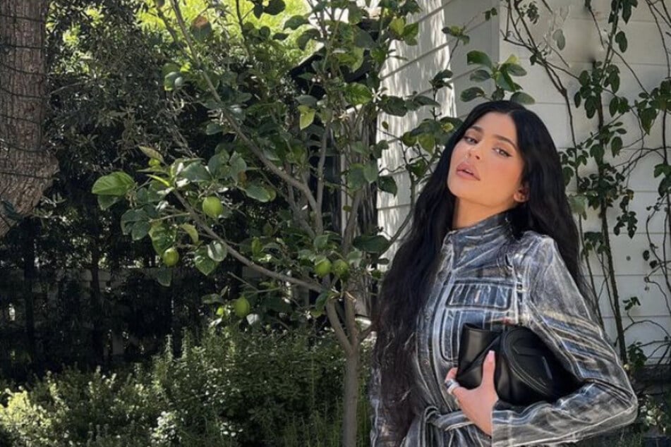 On Wednesday, Kylie Jenner showed off her darker style on Instagram two months after giving birth to her second child.