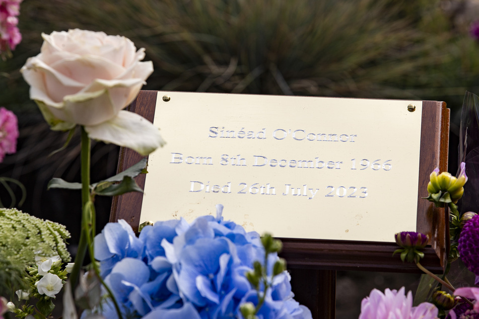 Das Grab der irischen Sängerin Sinead O'Connor auf dem Deansgrange-Friedhof im irischen Dublin.