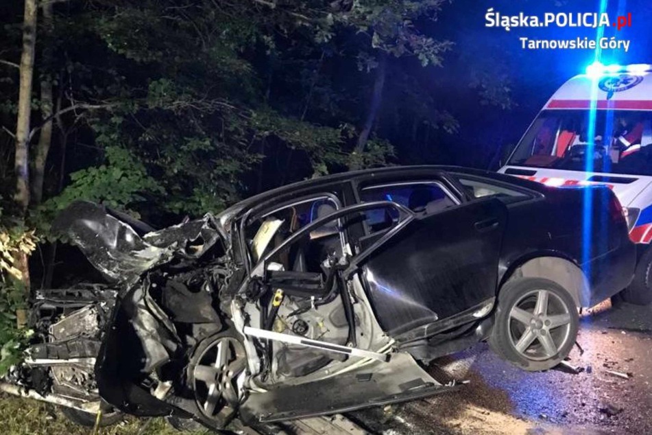 Bei dem zweiten Unfall kollidierten ein Ford, den der flüchtende Audi-Fahrer zuvor gestohlen hatte, und ein Škoda. Fünf Menschen wurden schwer verletzt.