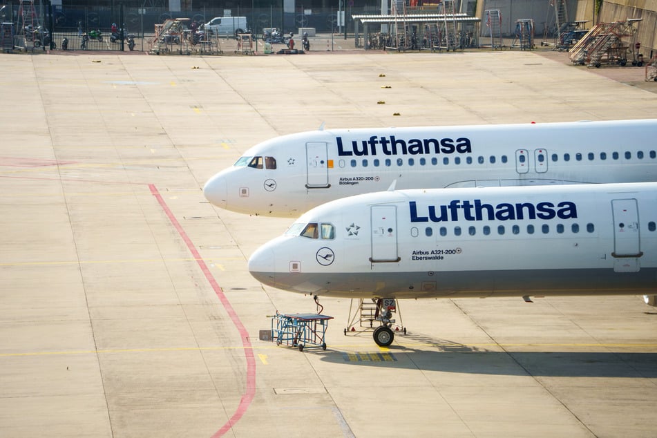 Die Lufthansa hat mehrere Ziele aufgrund der Vorkommnisse im Iran vorerst ausgesetzt. (Symbolbild)