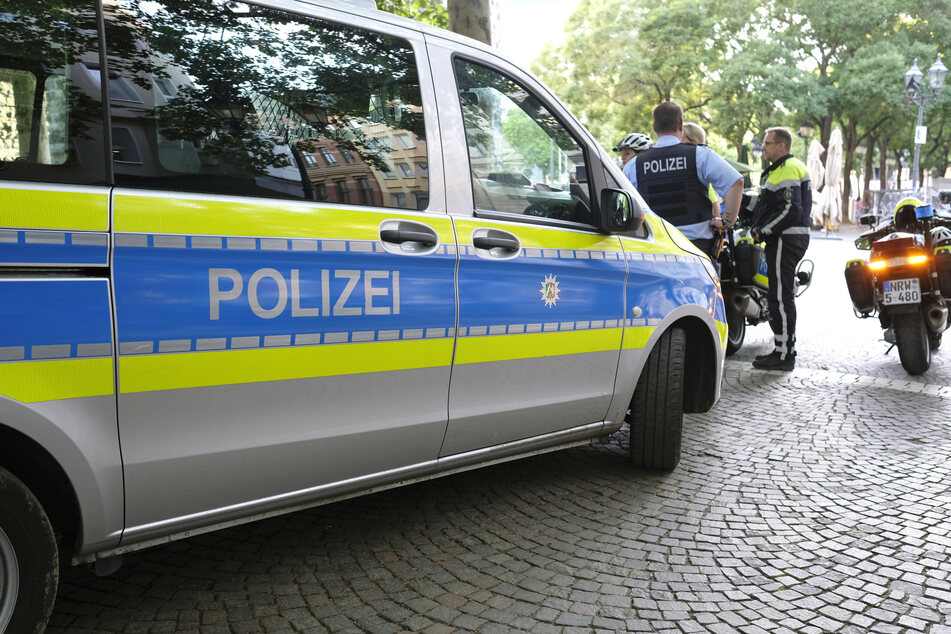 Die Polizei sicherte nach dem Unfall in Köln die Spuren. (Symbolbild)