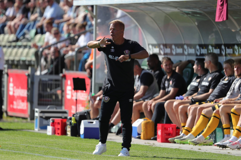 Dynamo-Trainer Markus Anfang (49) versuchte Mitte der zweiten Hälfte verzweifelt, seine Mannen zu ordnen. Dresden hatte das Glück des Tüchtigen beim VfB.