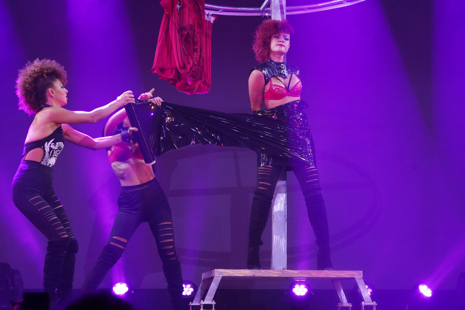 Die Gruppe "The Magic Pearls" präsentiert aufregende Großillusionen. Sie stehen für magische Kraft, Eleganz und Sinnlichkeit.