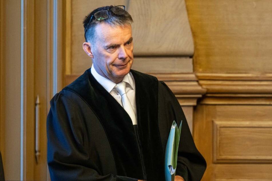 Jurist Uwe Zierold (63) leitet das Verfahren.