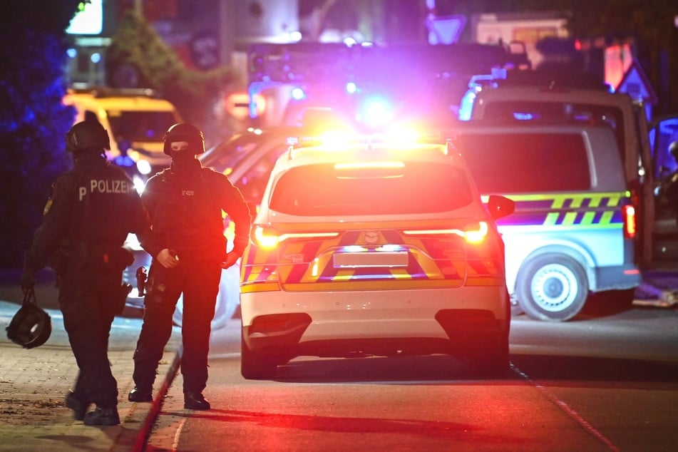 Senior attackiert seine Frau und bedroht sie mit Messer: SEK muss eingreifen