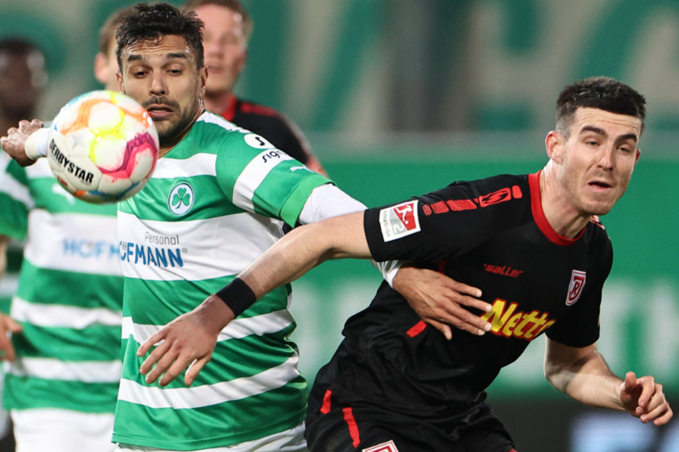 Kaan Caliskaner (23, r.) kann den SSV Jahn Regensburg ablösefrei verlassen und steht beim FC St. Pauli auf dem Zettel.