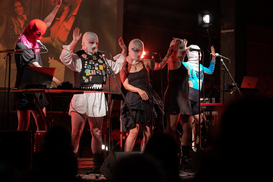 Die russische Aktivisten-Band "Pussy Riot" im Görlitzer Kühlhaus.