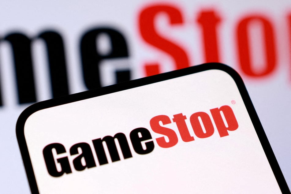 GameStop has made a bid to take over eBay for around $55.5 billion.