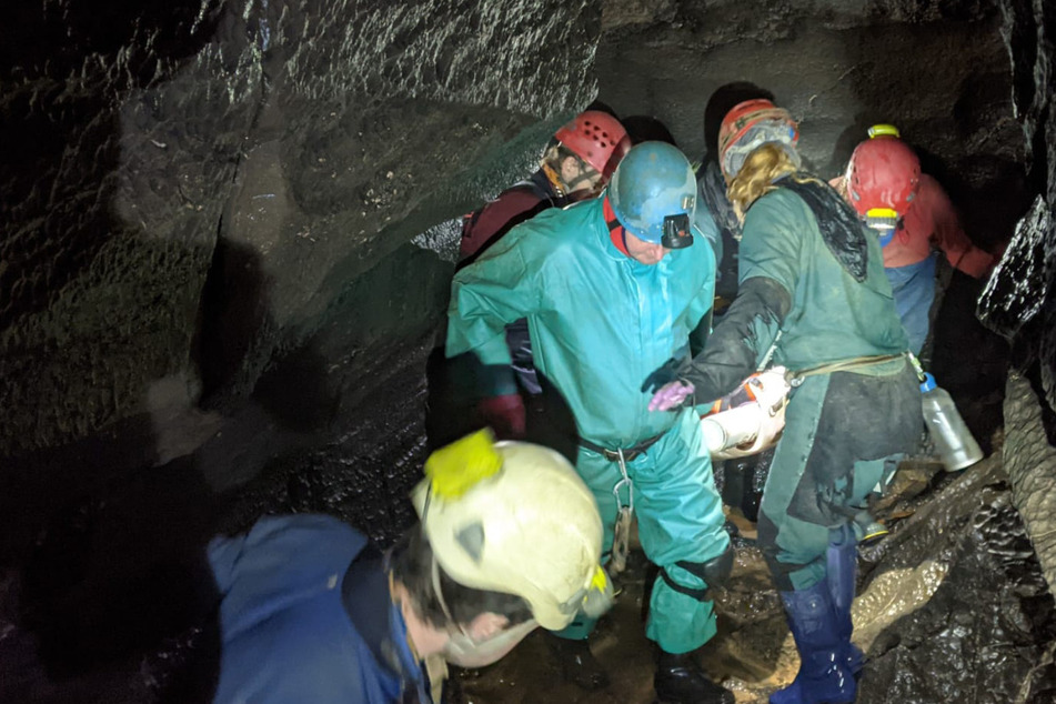 Mann nach mehr als 50 Stunden aus Höhle gerettet
