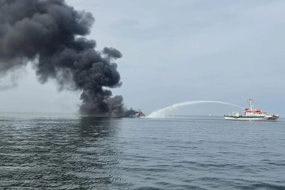 Das Boot der Deutschen Marine brannte am Mittwochnachmittag vollständig aus.