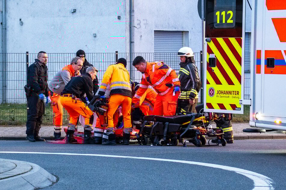 Polizei, Feuerwehr und Rettungsdienst waren zum Einsatzort in Dieburg geeilt, der Junge (11) wurde in eine Klinik geflogen.
