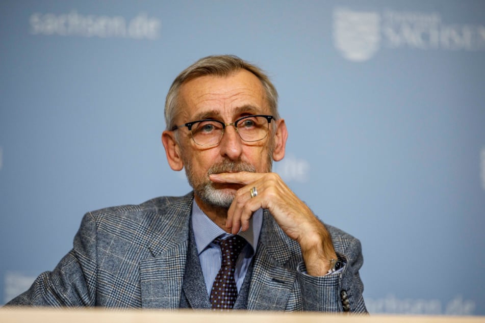 Sportminister Armin Schuster (61, CDU).