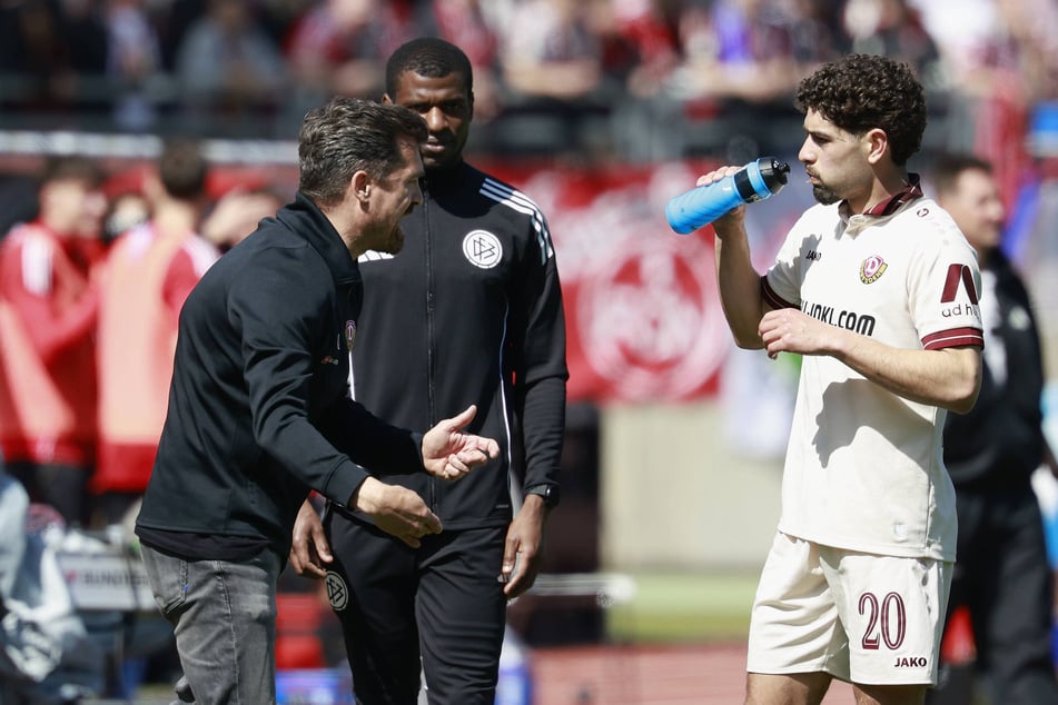 Dynamo-Trainer Thomas Stamm (43, l.) ist von Ben Bobzien positiv überrascht.