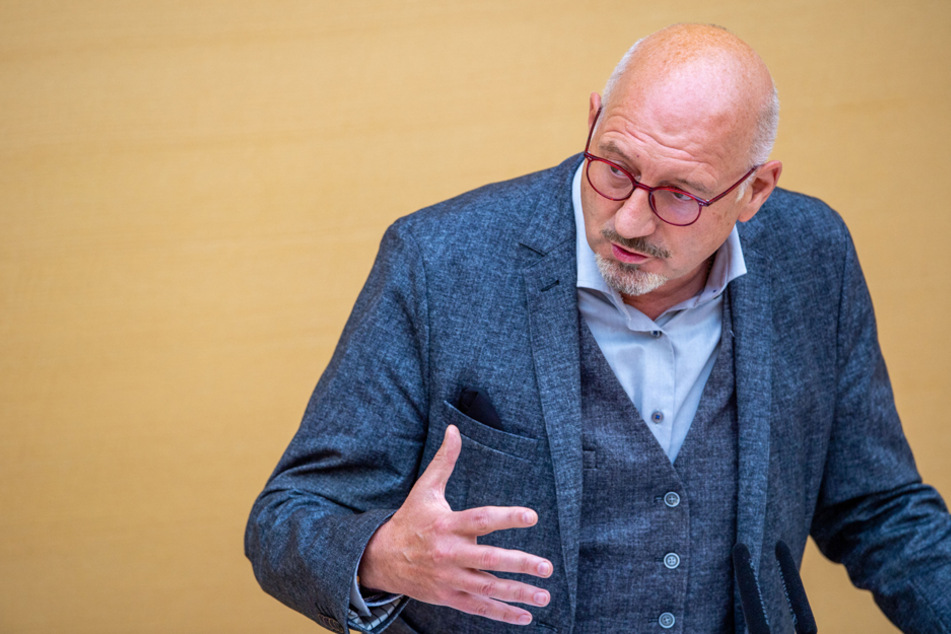 Manfred Eibl (FW) möchte vor allem Teenager auf dem Land früher mobil machen. (Archivbild)