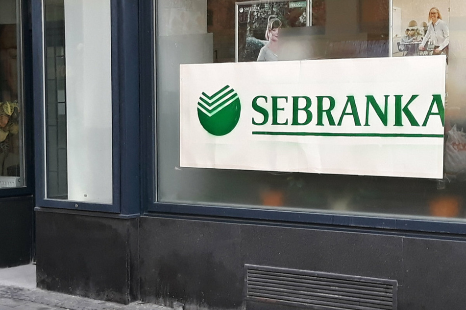 Die von Sanktionen betroffene Europa-Tochter der russischen Sberbank muss den Betrieb einstellen.