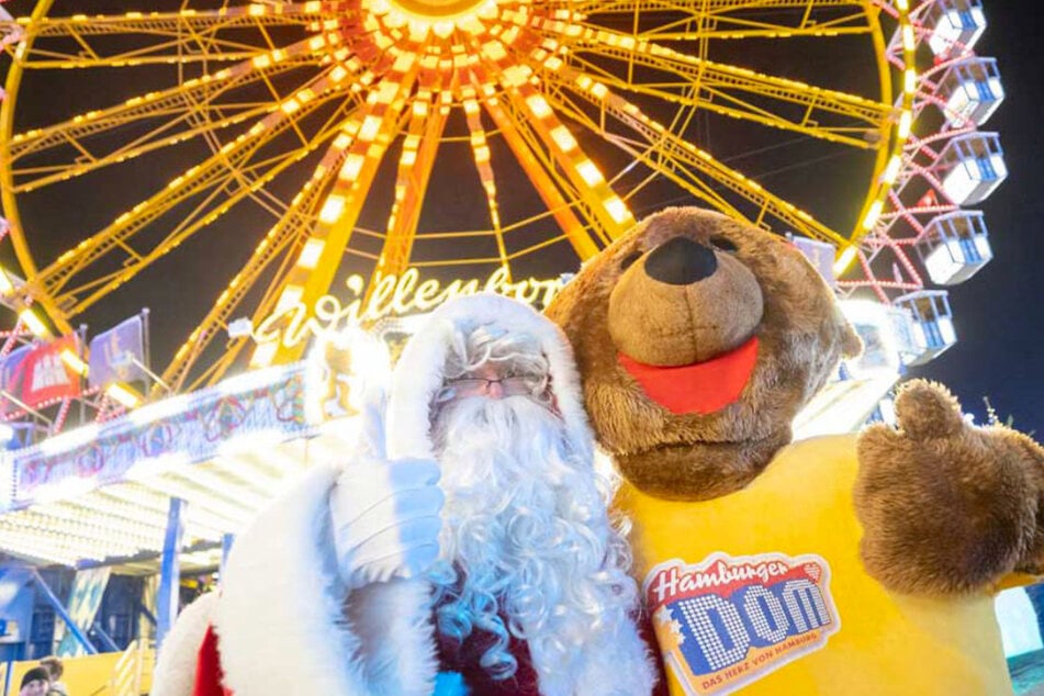 DOM-Bär Bummel und der Nikolaus sorgen für strahlende Kinderaugen auf dem Winterdom.