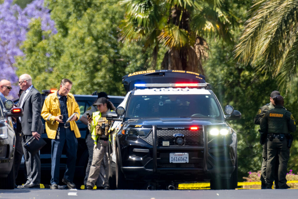 Mehrere Menschen wurden in der Kirche im US-Bundesstaat Kalifornien angeschossen - mindestens ein Mensch wurde getötet.