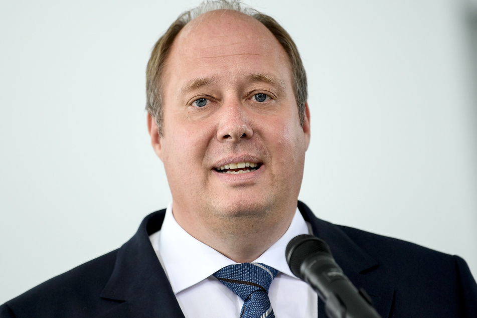 Kanzleramtsminister Helge Braun verteidigt das von vielen Bundesländern beschlossene Beherbergungsverbot zur Eindämmung des Coronavirus.