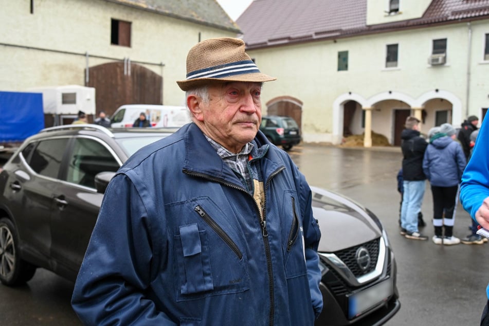 Wilfried Große ist völlig verzweifelt, nachdem ihm mitgeteilt wurde, dass seine Tiere gekeult werden sollen.