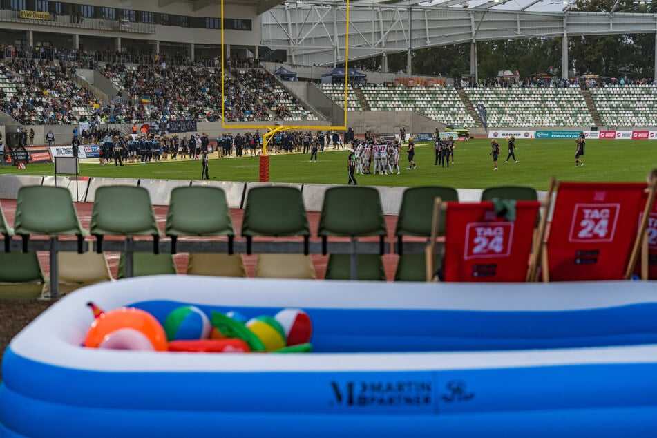Die Sommerparty im "Heinzfield" musste bei 20 Grad und Nieselregen steigen.