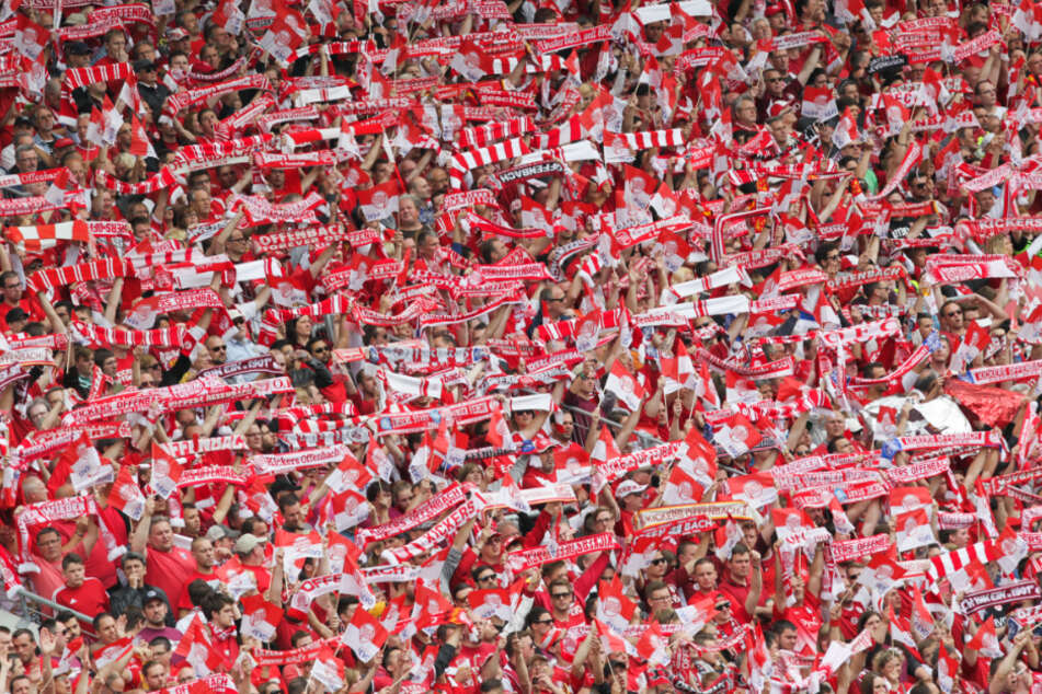 Für das Duell der beiden Erzrivalen Kickers Offenbach und Eintracht Frankfurt werden 15.000 Fans im Stadion am Bieberer Berg erwartet.
