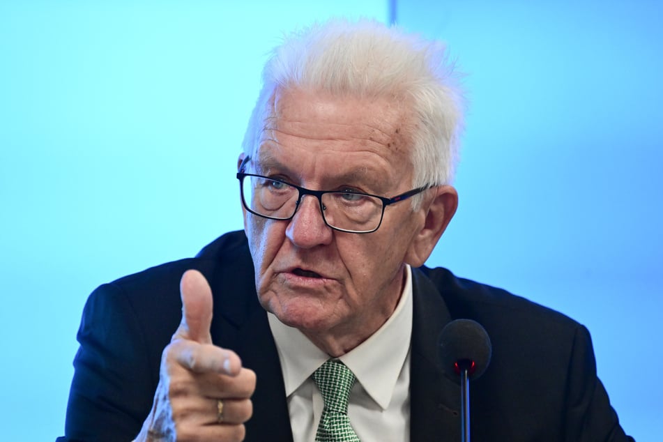 Winfried Kretschmann (76, Bündnis 90/Die Grünen) ist erleichtert über den geringeren Schutzstatus.