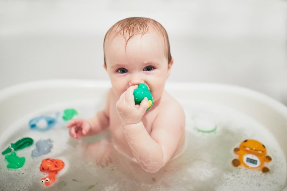 Badetiere reinigen: So schützt man Kinder vor Bakterien und Co.