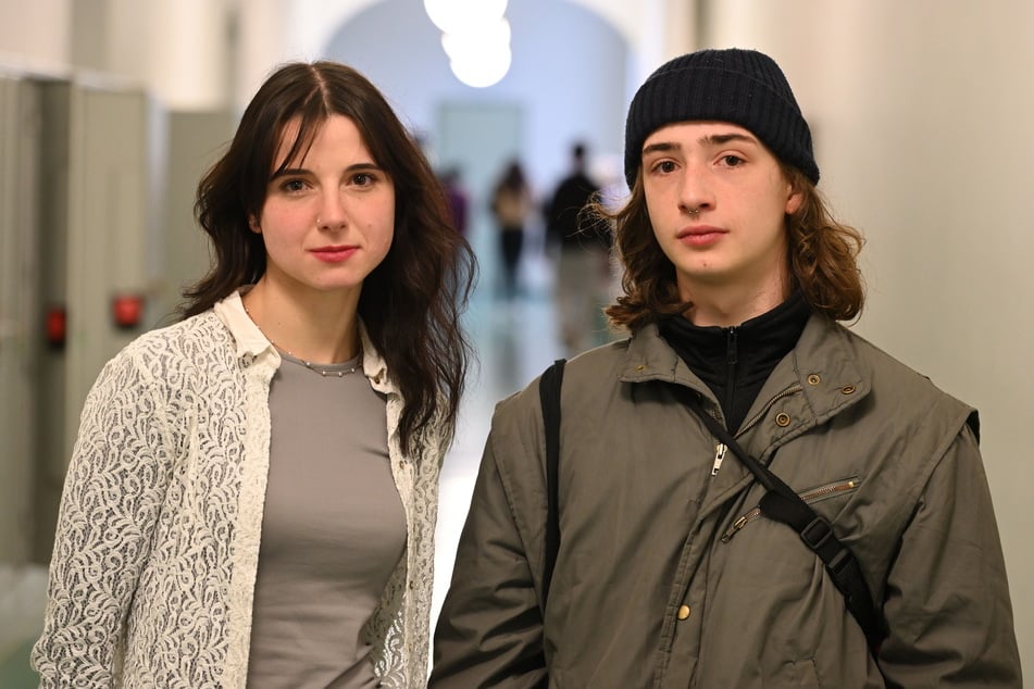 Die beiden Azubis Chayenne Werner (23) und Dean Zocher (19) sind fassungslos über die Streichung der Stelle.