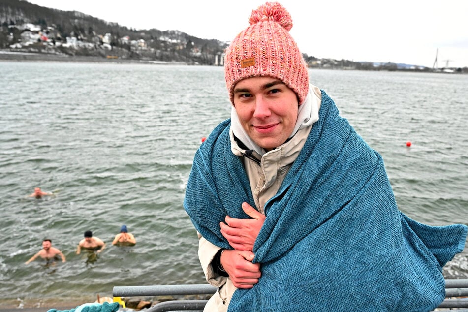 Nach dem Eisbad wieder in dicker Jacke dauerte es noch eine Weile, bis das Zittern endlich aufhörte.