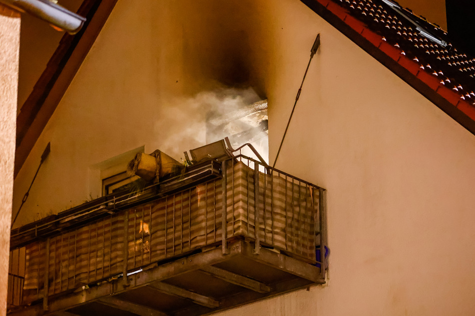 Rauch quoll aus der Nürnberger Wohnung am frühen Mittwochmorgen.