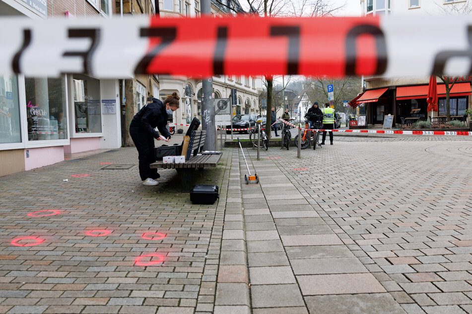 Mord in Bielefelder Fußgängerzone: Polizei sucht noch immer nach Täter