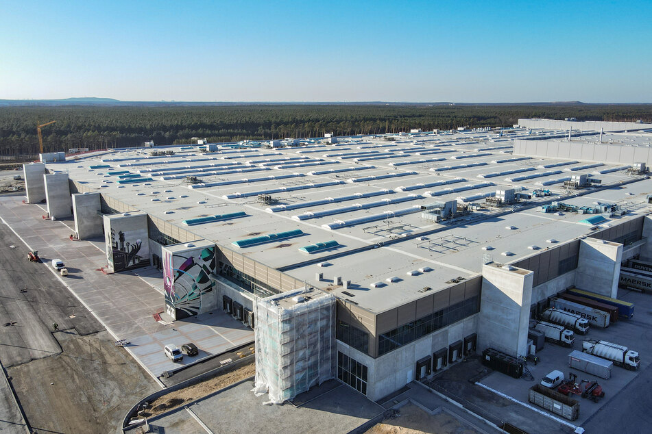 Die erste europäische Fabrik in Grünheide, die auf 500.000 Fahrzeuge jährlich ausgelegt ist, ist eine wichtige Säule der Zukunftsstrategie von Tesla.