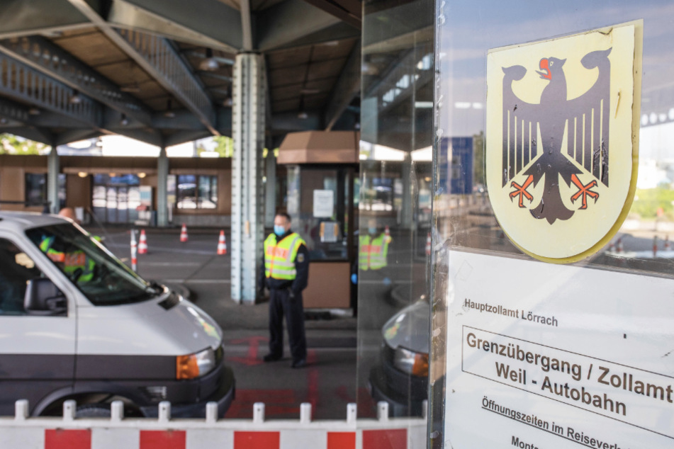 Baden-Württemberg will mit einer Quarantänepflicht den kleinen Grenzverkehr für Wintersportler und Einkaufstouristen nach Frankreich und in die Schweiz deutlich beschränken.