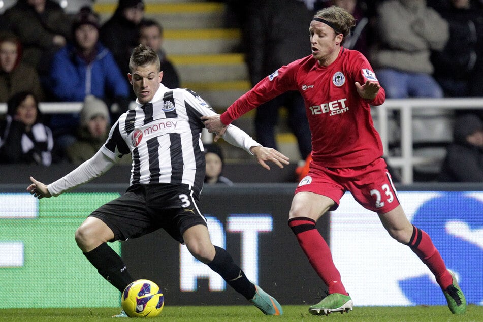 Ronnie Stam (heute 40, r.) spielte von 2010 bis 2013 im englischen Oberhaus für Wigan Athletic. (Archivfoto)