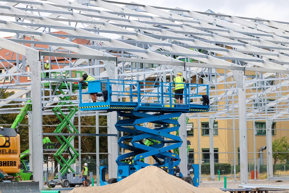 Der Bau des vorübergehenden Gerichtsgebäudes für die Verhandlung soll im September beendet werden.
