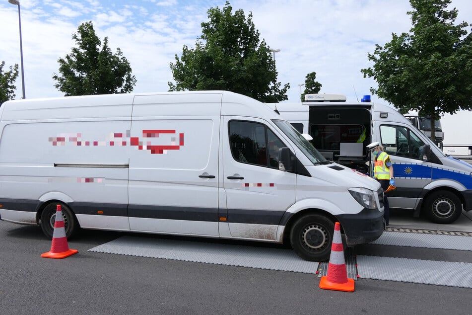 Die Fahrzeuge wurden unter anderem gewogen, um eine Überladung festzustellen.