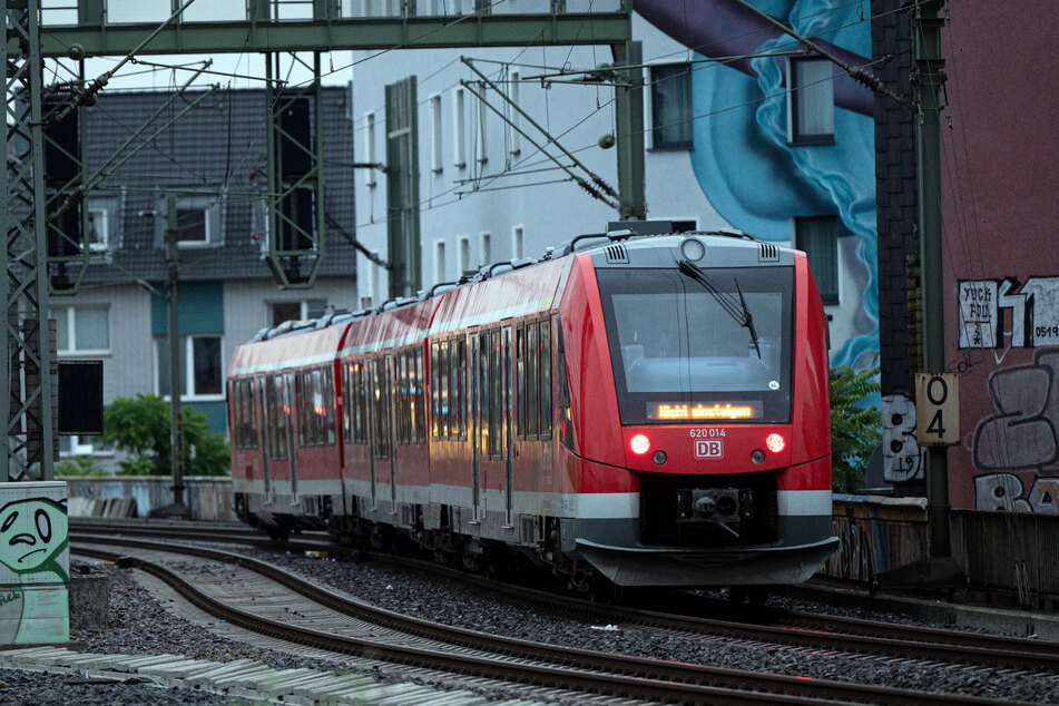 Nach Angaben der Deutschen Bahn fahren zahlreiche S-Bahn- und Regionallinien aufgrund von Streckensperrungen aktuell nicht oder nur eingeschränkt.