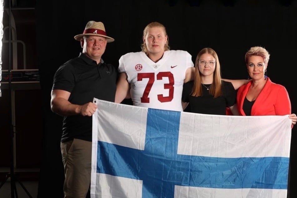 Alabama football recruit Olaus Alinen (second from l.) pictured with his family and holding the flag of his native country Finland on his recruiting trip to the University of Alabama.