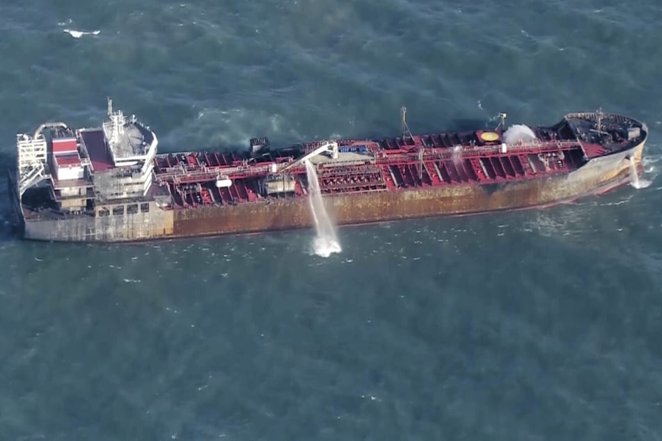 Na zábere z videa televízie Sky je vidieť tanker MV Stena Immaculate v Severnom mori pri pobreží severovýchodného Anglicka.