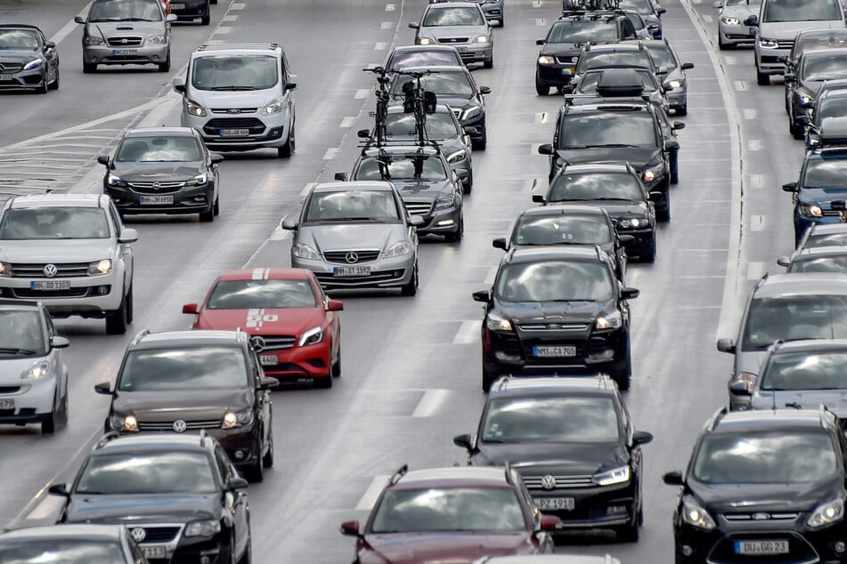 Autofahrende brauchen am letzten Juli-Wochenende viel Geduld.