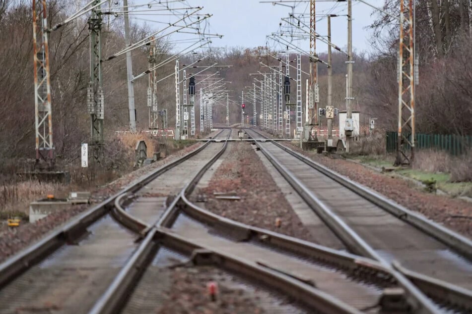 Erneuter Angriff auf Zugstrecke in Sachsen: Steine auf Gleise gelegt