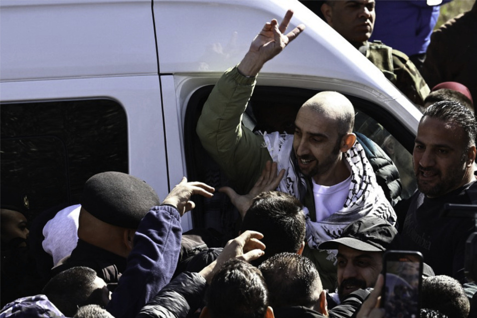 Freed Palestinian prisoners arrive in Ramallah in latest exchange with Israel