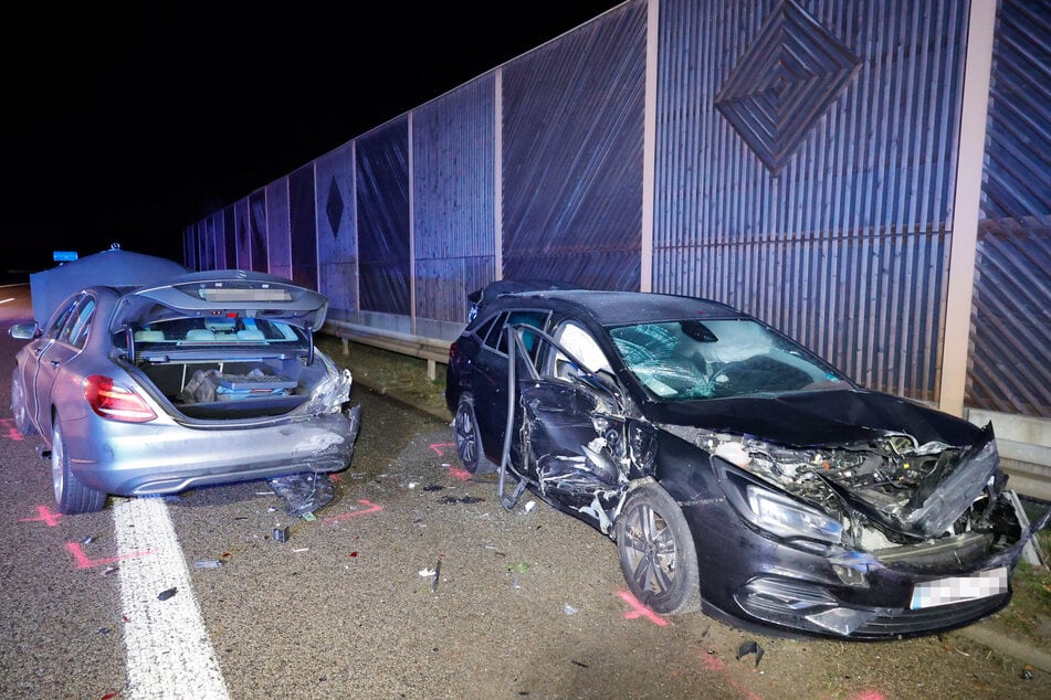 Unfall A72: Tödlicher Unfall auf A72 in Chemnitz: Mann (51) will nach Crash helfen und wird von Opel erfasst