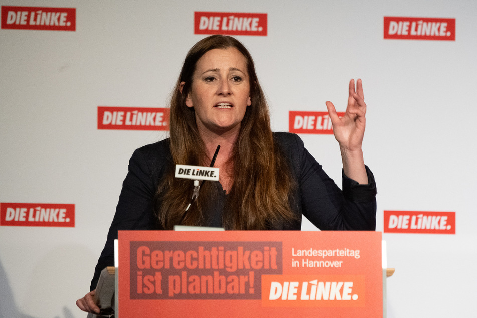 Janine Wissler (40) zeigte sich auf dem niedersächsischen Landesparteitag optimistisch. Auf der Tagesordnung stehen unter anderem eine Generaldebatte und das Wahlprogramm für die kommenden Landtagswahlen.