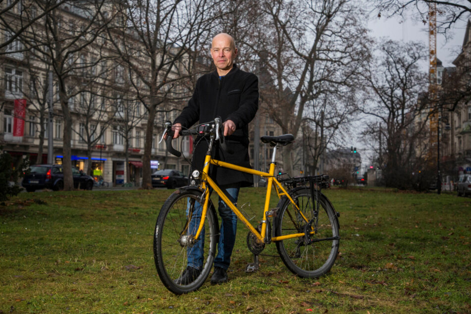 ADFC-Vizechef Rolf Leonhardt (55) fügte die Detailarbeit der Mitglieder zu einem 227-seitigen Brief an die Stadt zusammen.