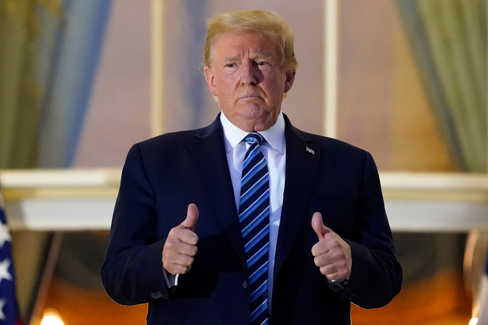 Der damalige US-Präsident Trump (75) wollte nach seiner Coronainfekton stark aussehen und wirkte dabei ziemlich schwach.