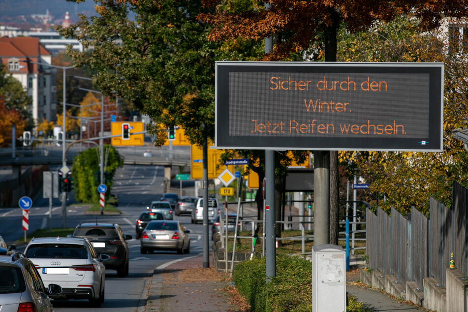 Flüssig mit dem Auto durch die Stadt, dabei helfen die Verkehrsleitsysteme der Stadt.
