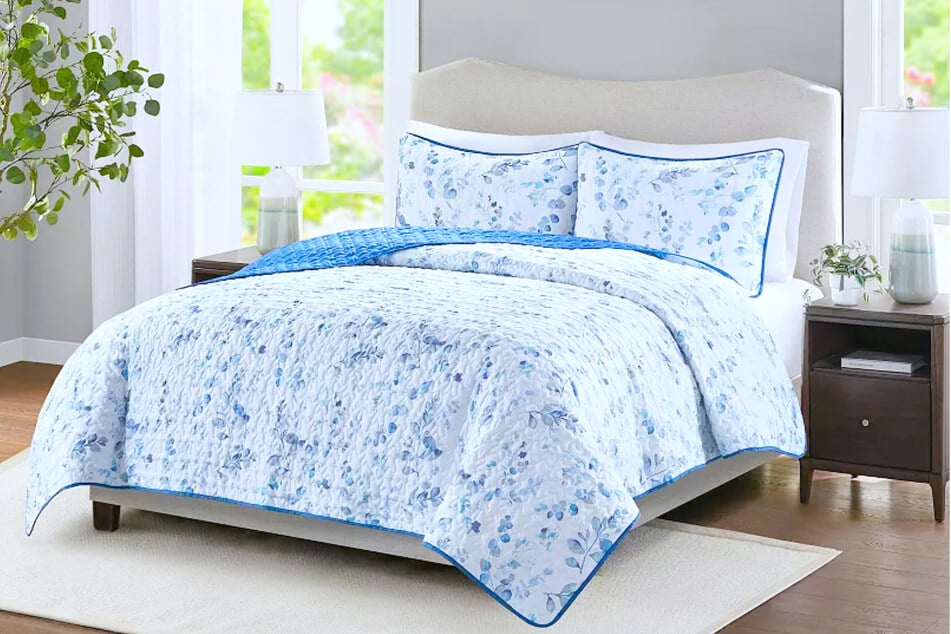 Your sleep will not be the same once you try this quilt set on sale!